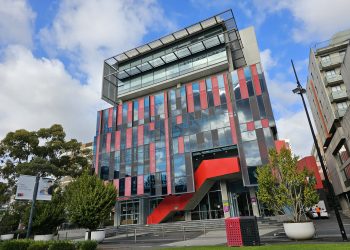 বাংলাদেশ ও ভারতসহ ৪ দেশের শিক্ষার্থীদের জন্য অস্ট্রেলিয়া ভিসায় কড়াকড়ি আরোপ