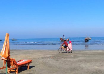 পর্যটন নিয়ন্ত্রণে থেমে থাকেনি দূষণ, সংকটে সেন্ট মার্টিনের স্থানীয় মানুষের জীবন