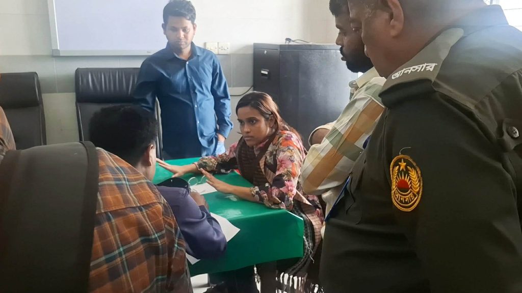 হাসপাতালের অনিয়মের প্রতিবাদ করায় ছাত্র ফেডারেশন নেত্রীকে অবরুদ্ধ ও লাঞ্ছিতের অভিযোগ