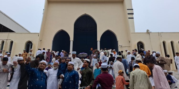 মসজিদ বায়তুল মোকাররমে ঈদের পাঁচটি জামাত অনুষ্ঠিত হয়েছে/ছবি: এস এম এম মুসাব্বির উদ্দিন